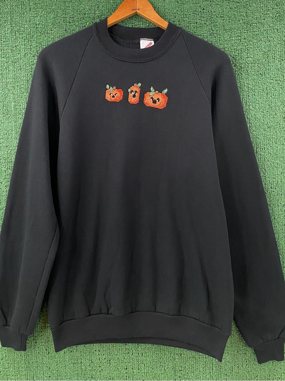 VTG 90’s Handmade Halloween Embroidered Pumpkin Jack O Lantern Sweatshirt Medium
